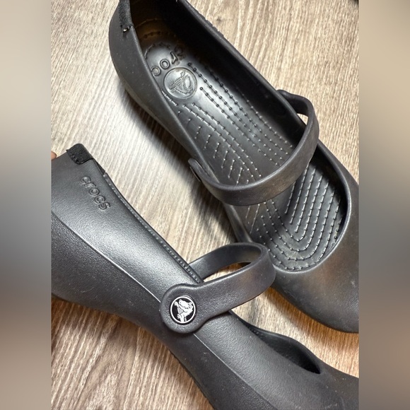 CROCS Womens Alice Mary Jane Black Closed Toe Flats With Strap Sz 7 ✨ - Picture 8 of 8